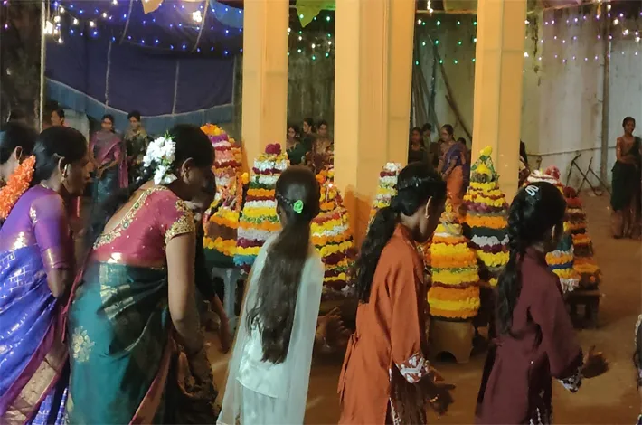 అంగరంగ వైభవంగా.. సద్దుల బతుకమ్మ