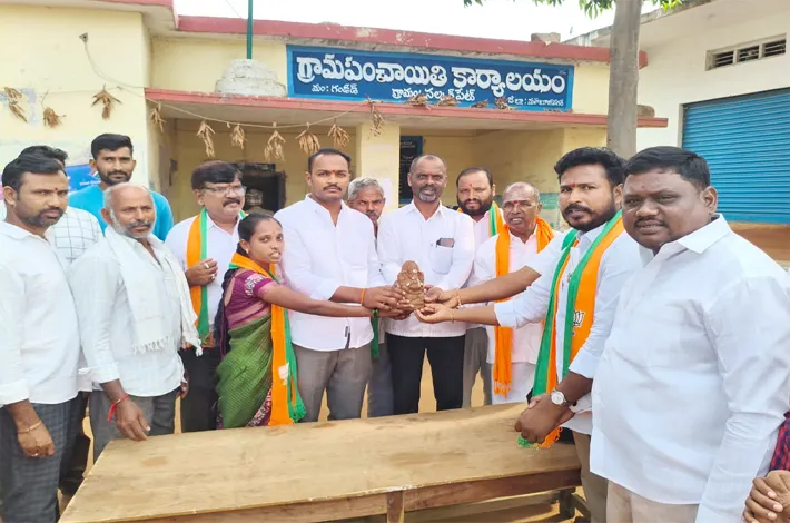సల్కర్‌పేట్‌లో సేవా కార్యక్రమాలకు శ్రీకారం
