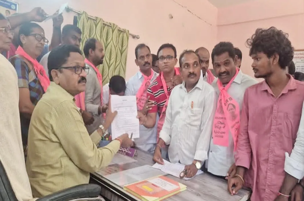 హామీల అమలు చేయాలని బీఆర్ఎస్ వినతిపత్రం