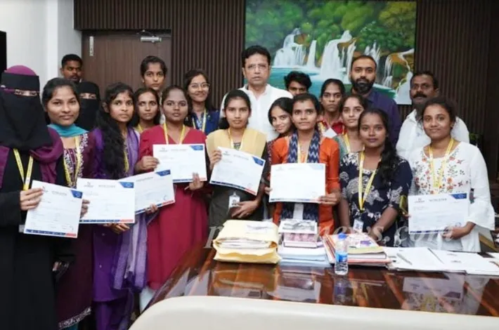 ఫాక్స్‌కాన్‌లో మంథని మారుమూల గ్రామాల యువతకు కొలువులు