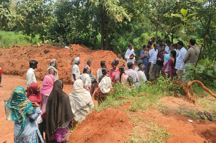 కడ్పల్ లో VBGRMG ఫారం ఫండ్ పనులు పరిశీలన