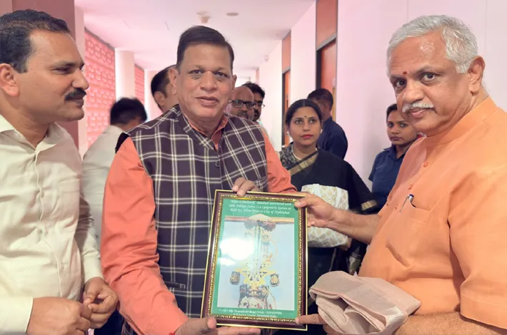 బి.ఎల్. సంతోష్‌ను కలిసిన బాక్రీ