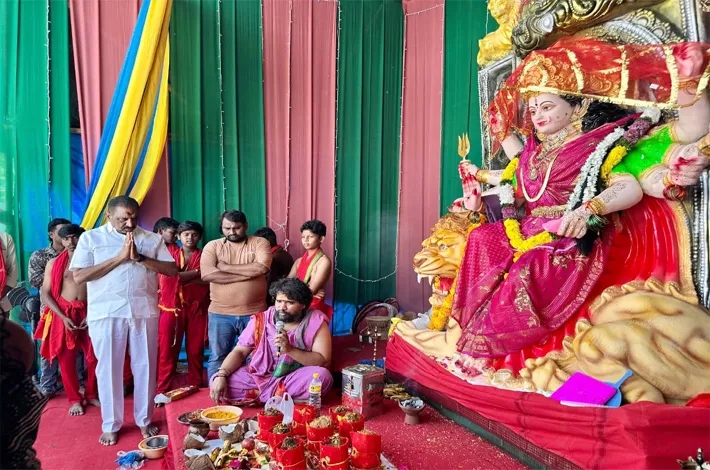దుర్గామాత అమ్మవారికి పూజలు