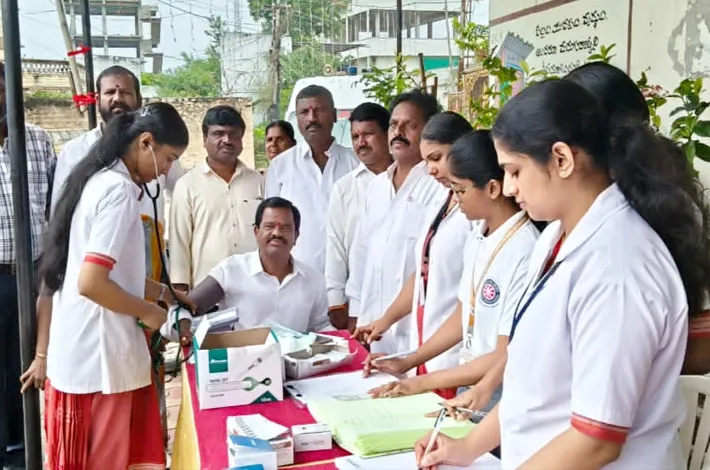 ప్రజలు ఉచిత వైద్య శిబిరాలను సద్వినియోగం చేసుకోవాలి
