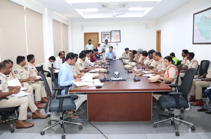 రూ.1.50 కోట్లతో అన్ని పంచాయతీల్లో సీసీ కెమెరాలు: కలెక్టర్ సందీప్ కుమార్ ఝా
