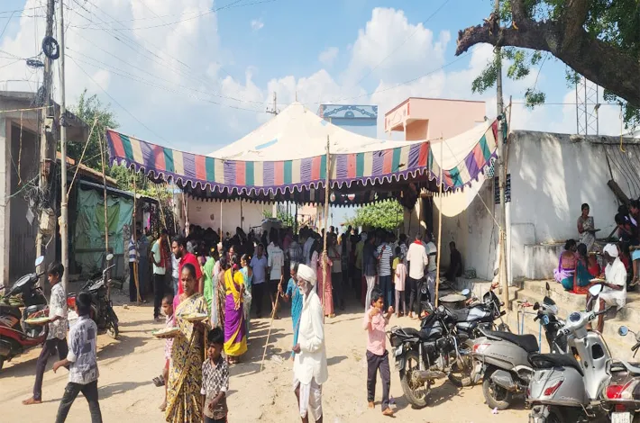పెద్దమల్లారెడ్డిలో అన్నదాన కార్యక్రమం