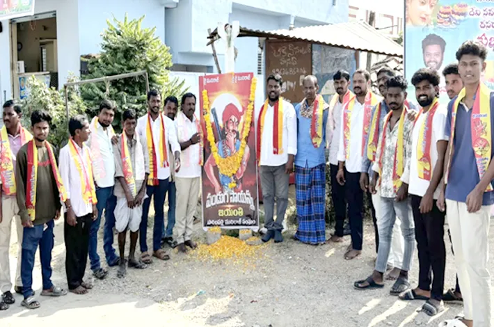 సాయన్న పోరాట స్ఫూర్తితో ముందుకు సాగాలి