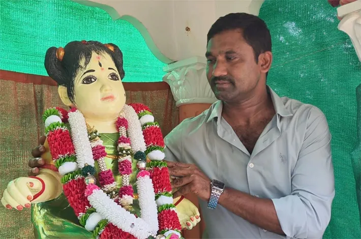 తల్లిదండ్రులు తమ హృదయాల్లో శాశ్వతంగా నిలుపుకున్నారు