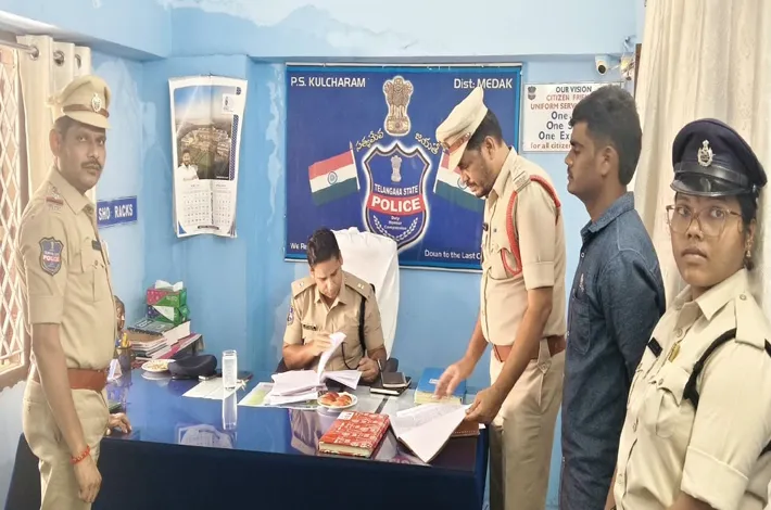 కొల్చారం స్టేషన్‌లో ఏఎస్పీ ఆకస్మిక తనిఖీ