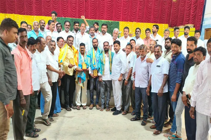 యాదవ సంఘం అధ్యక్షుడిగా నలువాల స్వామి