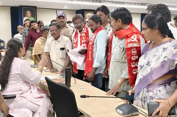 ప్రభుత్వ భూములను కాపాడాలి