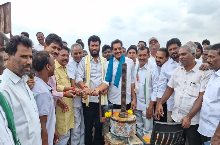 రైతులు నీటిని పొదుపుగా వినియోగించుకోవాలి