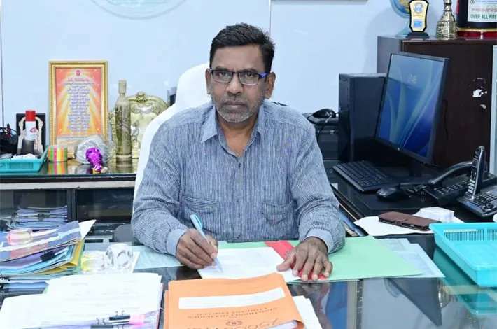 మట్టి వినాయక విగ్రహాలను ఉచితంగా పంపిణీ