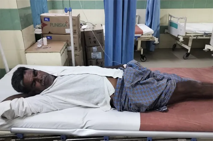 ఉపాధి పనుల్లో కూలీకి తేలు కాటు