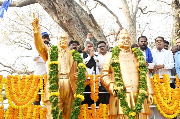 మహనీయుల వల్లే అణగారిన వర్గాల్లో వెలుగులు