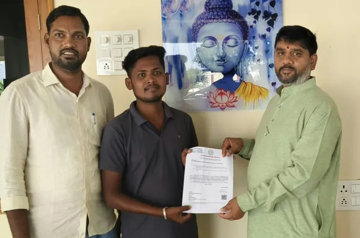 వైద్యం కోసం సీఎంఆర్‌ఎఫ్ చెక్కు పంపిణీ
