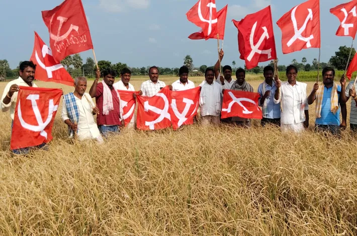 పంట నష్టపోయిన రైతులను ఆదుకోవాలి