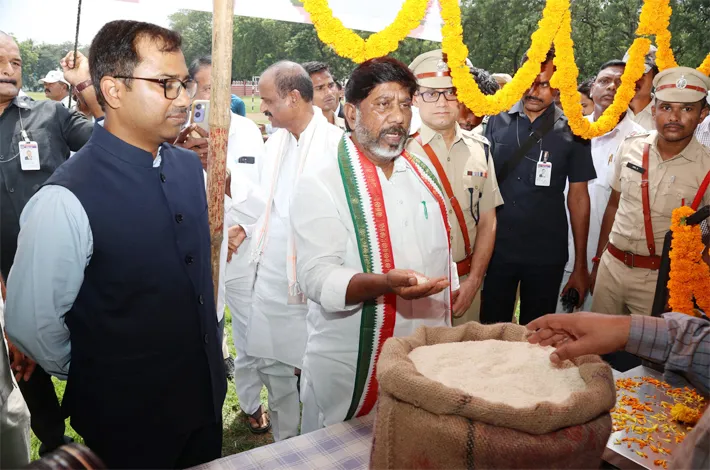 బాగా చదివి ఉన్నత శిఖరాలకు ఎదగాలి