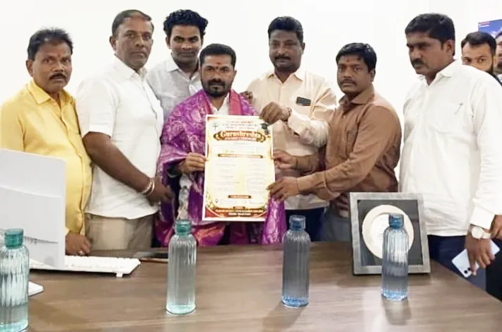 ఖానాపూర్ ఎమ్మెల్యేలు కలిసిన ట్రస్మా నేతలు