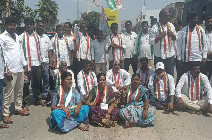 ఓటు చోరీ ఆరోపణలపై కాంగ్రెస్‌ బ్లాక్ డే నిరసన..