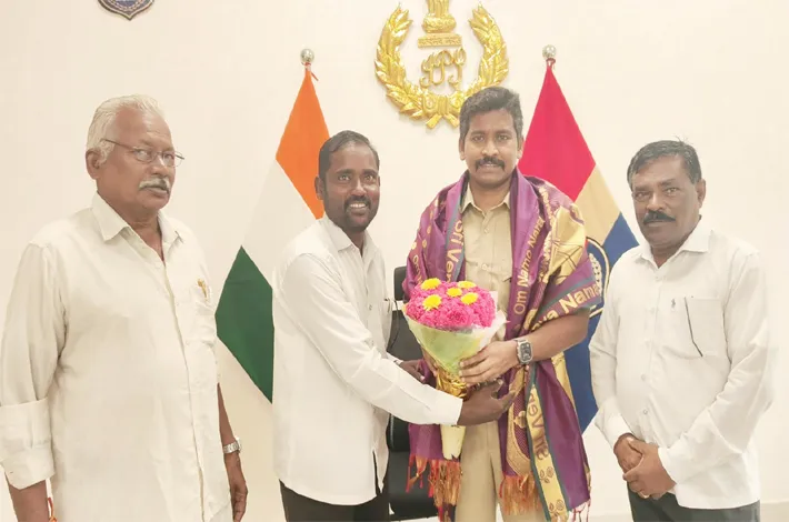 ఎస్పీని కలిసిన సోషల్ జస్టిస్ ఫోరం నాయకులు