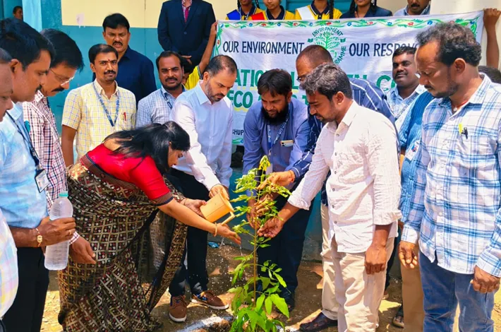 కష్టపడి చదివితేనే భవిష్యత్తు: కలెక్టర్ రాహుల్ శర్మ