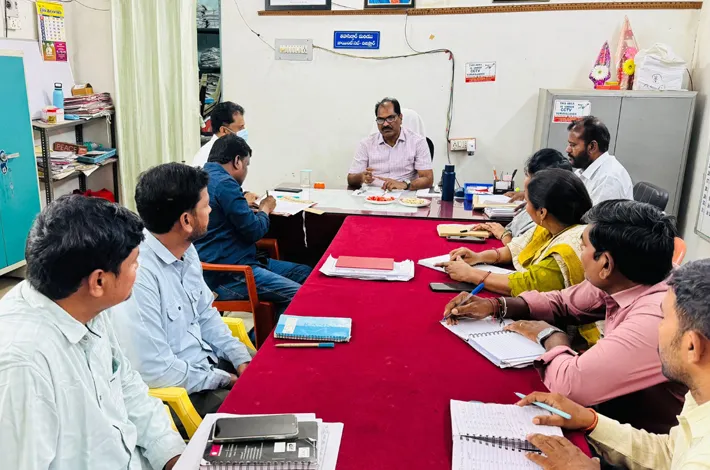 పెండింగ్ దరఖాస్తులను త్వరితగతిన పరిష్కరించాలి