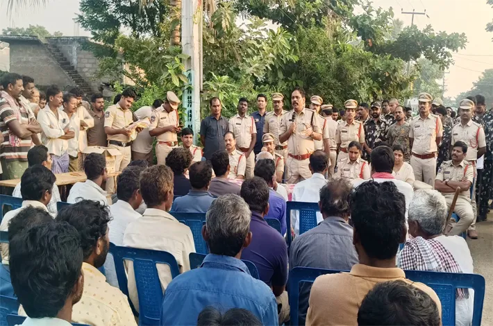 గరీబ్‌పేట గ్రామంలో కార్డన్ అండ్ సెర్చ్ ఆపరేషన్