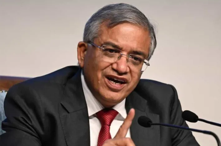 ఈసీకి 42 మంది మాజీ జడ్జీల మద్దతు