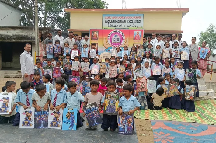 విద్యార్థులకు బోధనోప కరణాల విరాళం