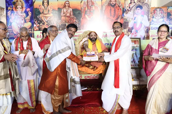 పద్యకవి వెంకట్ కు సన్మానం