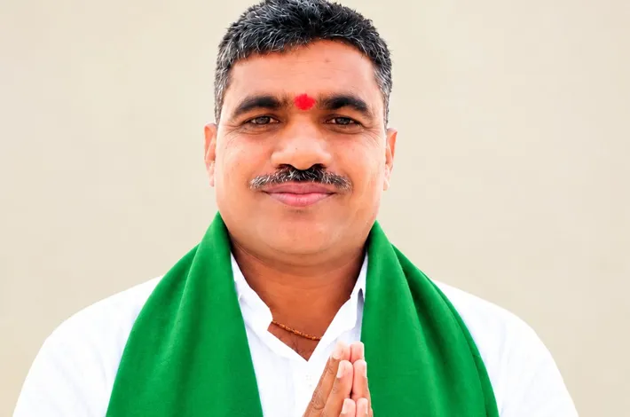 ఎండిన వరి పంటలు.. కరువు మండలాలుగా ప్రకటించాలి!