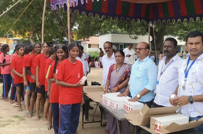 క్రీడాకారులకు ఓఆర్‌ఎస్ ప్యాకెట్లు పంపిణీ..