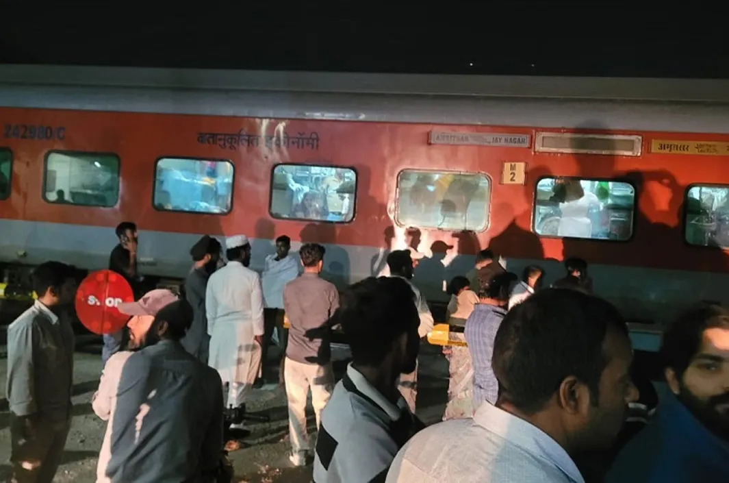 రైలు బోగీలో మంటలు