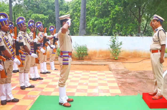 బెటాలియన్‌లో ప్రత్యేక పోలీస్ డీఐజీ తనిఖీలు