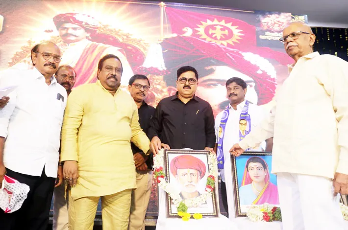 రాజకీయాల్లో బహుజనుల వాటా కావాలి