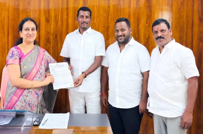 చౌదరిగూడలో సీసీ రోడ్లు, డ్రైనేజీ సమస్యలను పరిష్కరించాలి