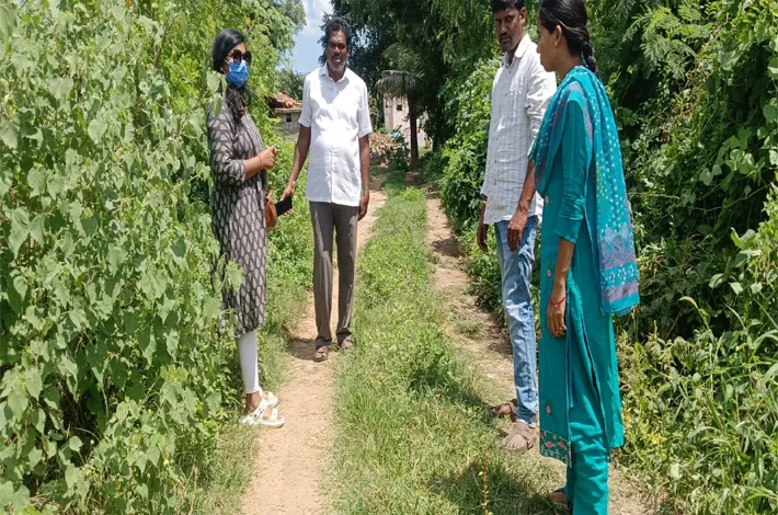 ఆరోగ్య ఉప కేంద్రం కొరకు స్థల పరిశీలన