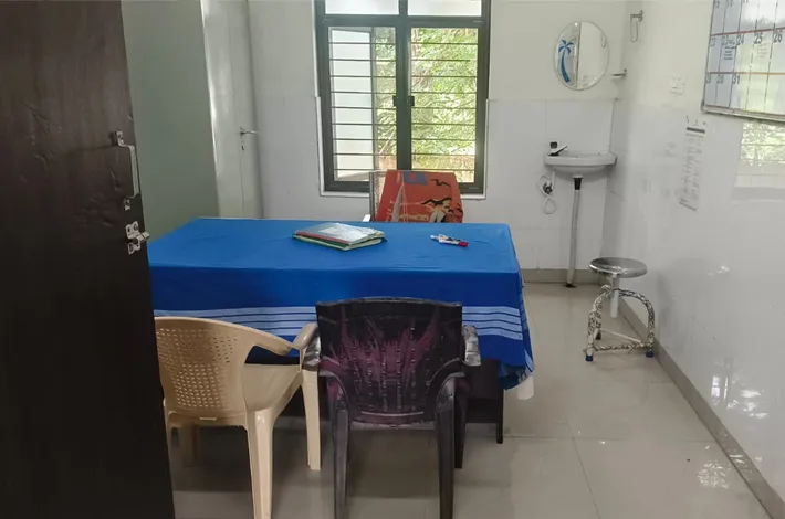 ఆస్పత్రిలో డ్యూటీ టైమ్‌కు డాక్టర్లు డుమ్మా