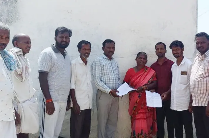 సూరారంలో కుక్కల బెడద.. గ్రామస్తుల ఫిర్యాదు
