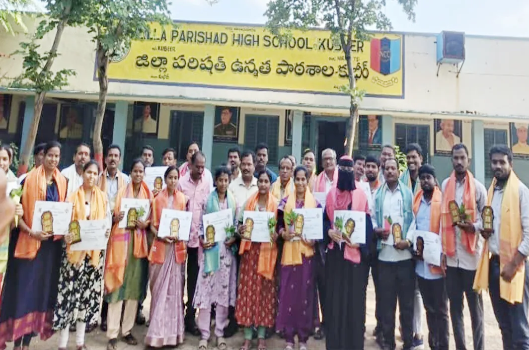 ఉపాధ్యాయులను సన్మానించిన ఎంఈఓ విజయ్ కుమార్