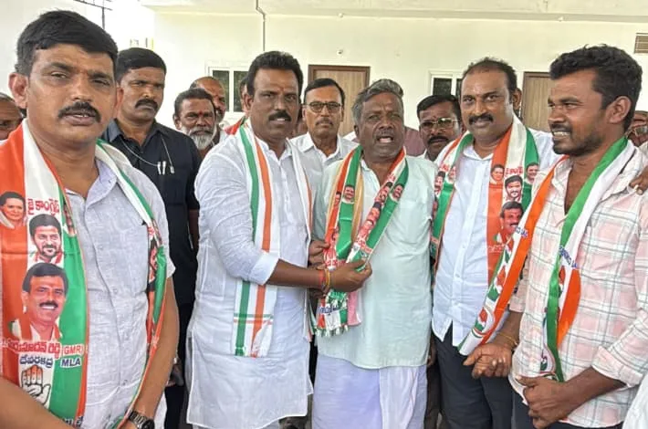 కాంగ్రెస్ పార్టీలో భారీ చేరికలు
