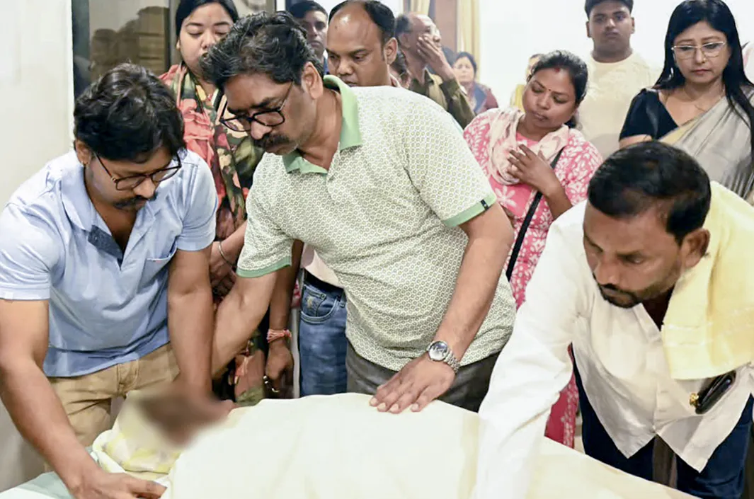 తల్లిని కోల్పోయిన సీఎం