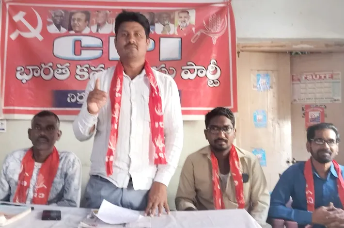 పత్తి పంట కొనుగోలపై ఆంక్షలు తొలగించాలి