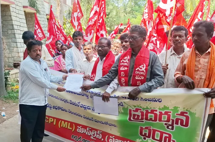 ఇందిరమ్మ ఇళ్లకు అనుమతులు ఇవ్వాలి 