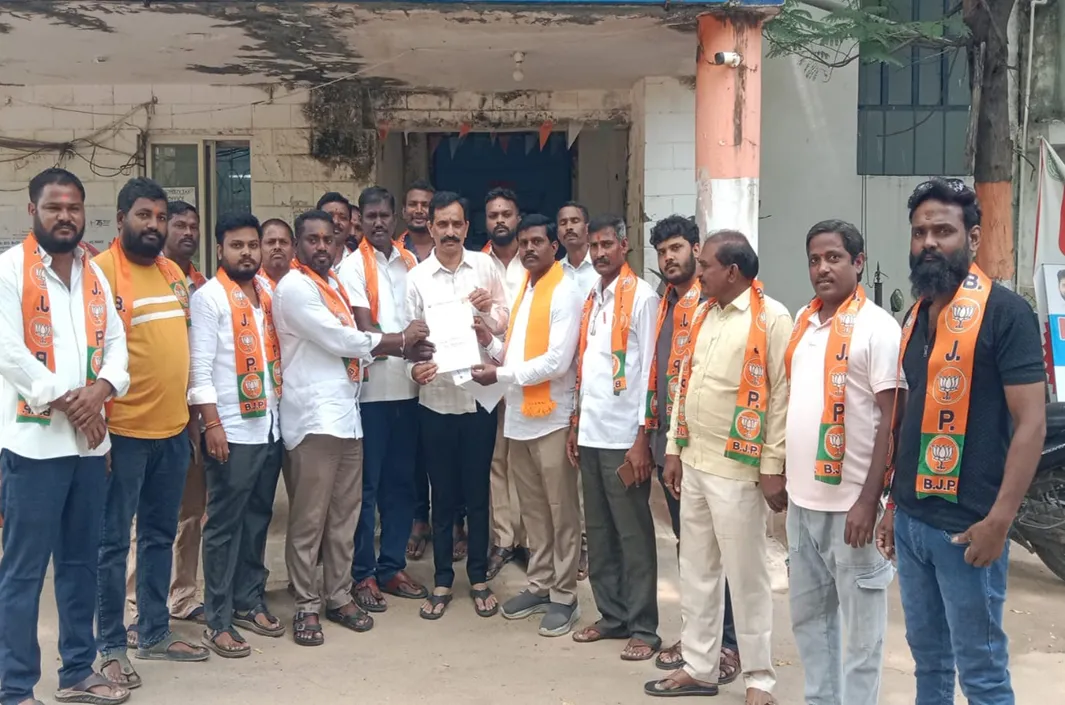 వినాయక చవితి ఉత్సవాల ఏర్పాట్లపై కమిషనర్‌కు వినతి 