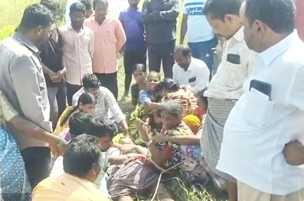 పిడుగులాంటి విషాదం.. కరెంట్‌ షాక్‌తో రైతు మృతి!