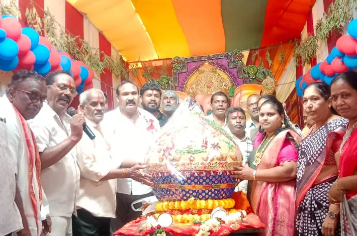 గణేష్ ఉత్సవాలు నిర్వహించడం అభినందనీయం