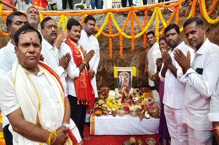 రైతులకు అండగా కొనుగోలు కేంద్రాలు.. 