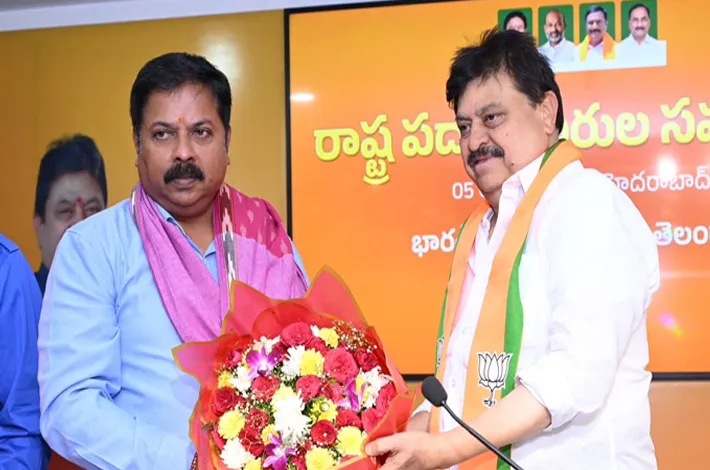 హైదరాబాద్‌లోనే ఉంటే ఎలా?